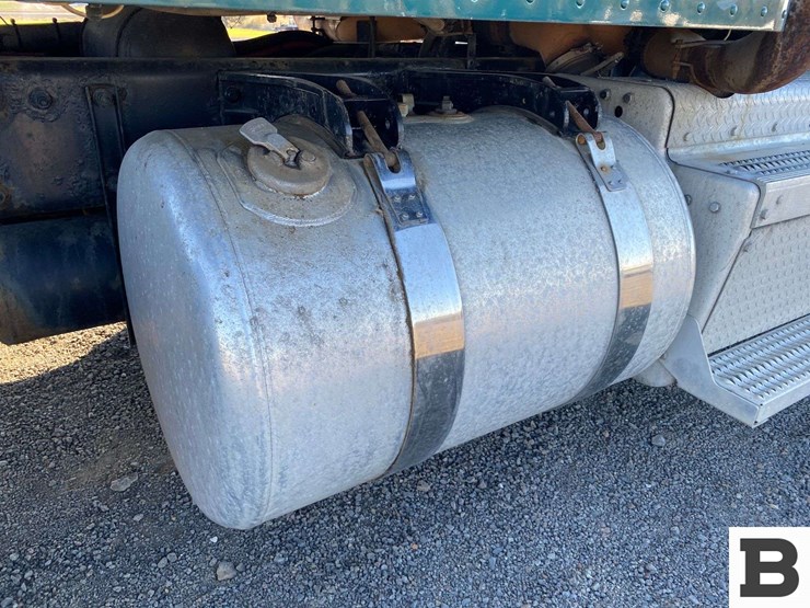 2013-peterbilt-367-image-36