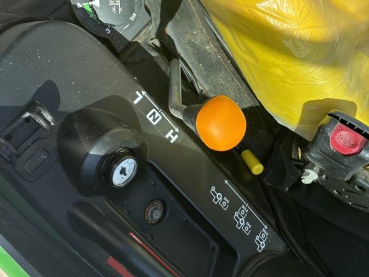 john-deere-1025-image-48