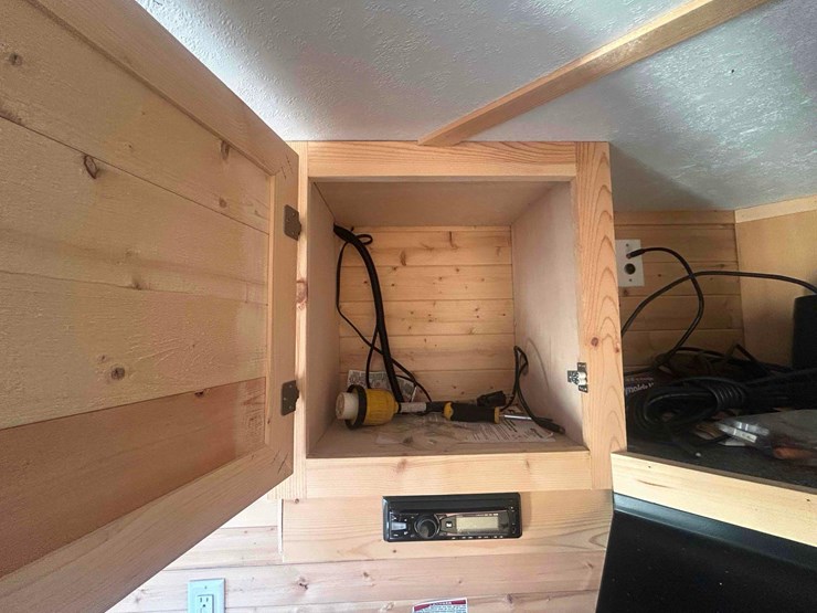 ice-castle-fish-house-image-19