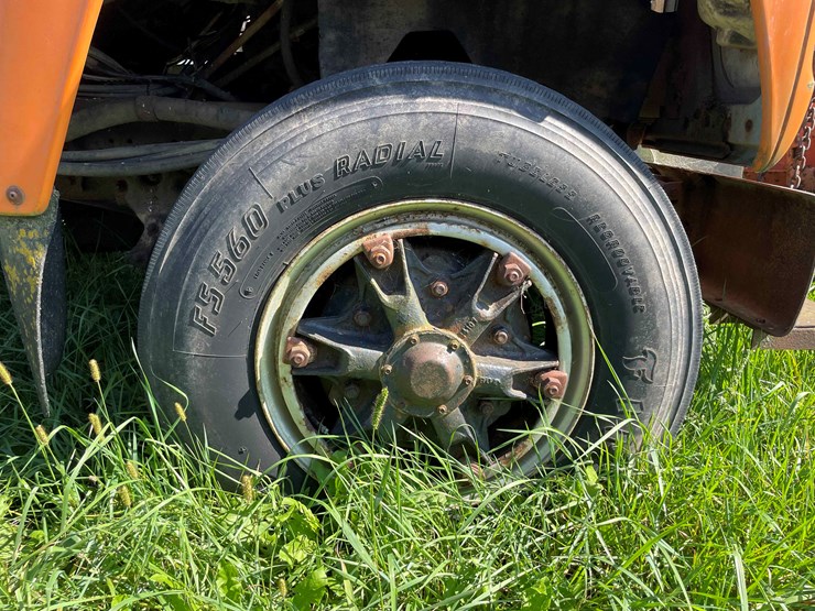 1984-ford-8000-image-36