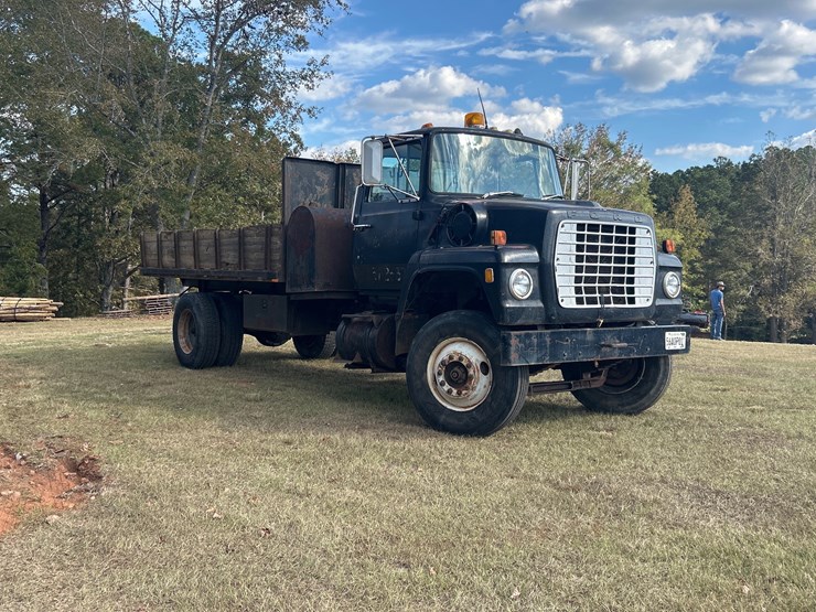 1977-ford-8000-image-7
