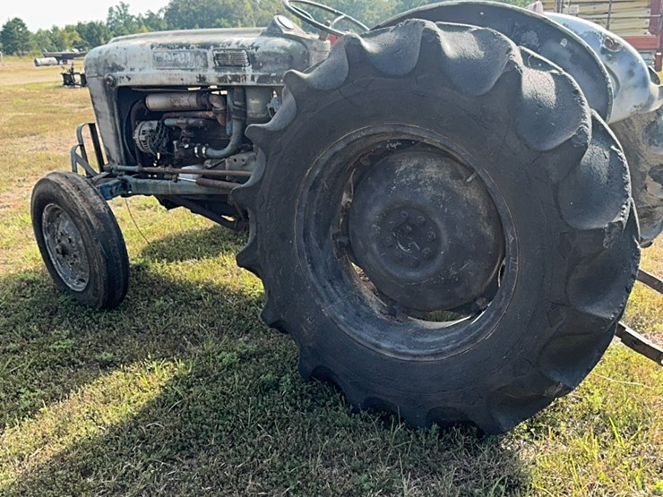 ford-4000-image-11