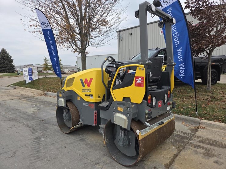 #5056-•-2019-wacker-neuson-rd28-smooth-drum-roller-image-3