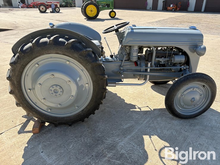 1940-ford-9n-image-4