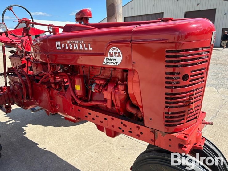 1954-ih-farmall-super-m-ta-2wd-tractor-image-12