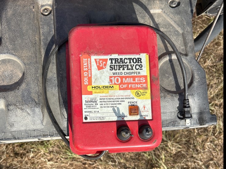 #440-•-tractor-supply-co-fence-charger-image-1