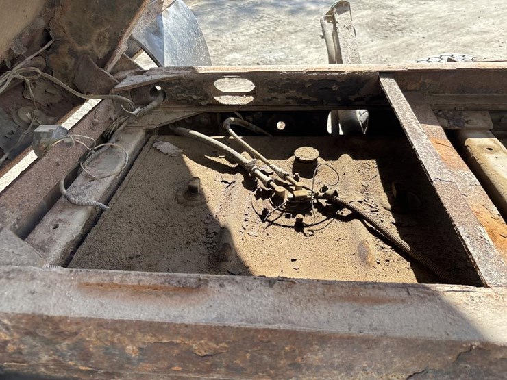 #5081-•-2005-gmc-c4500-4x4-single-axle-dump-truck-image-47