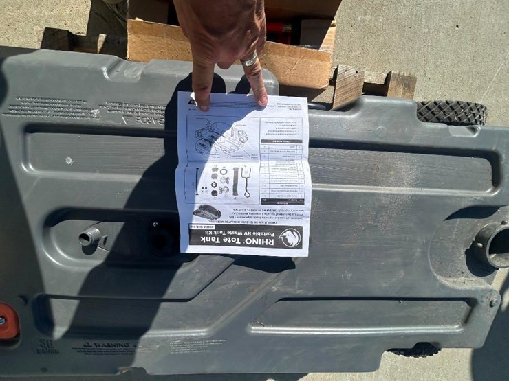 rhino-tote-tank-image-5