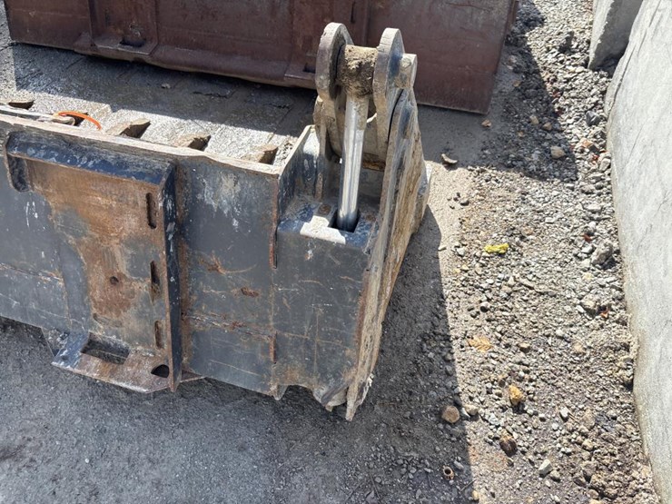 #5044-•-bobcat-3-in-1-approx-74"-bucket-image-6