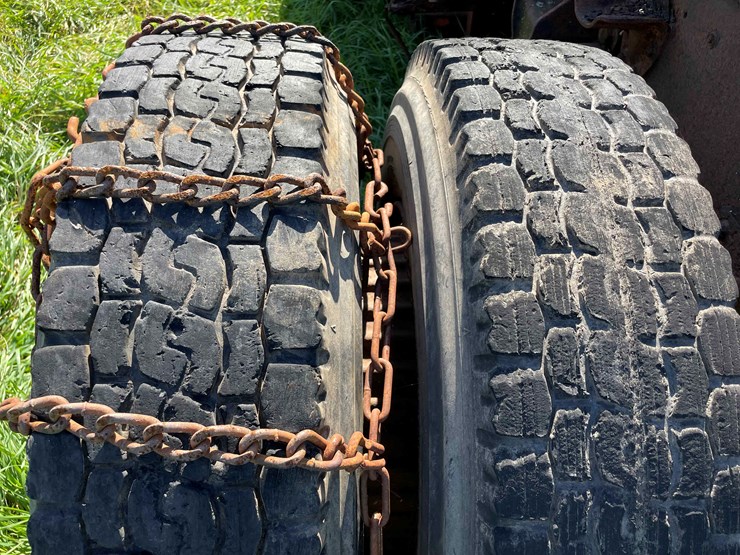 1984-ford-8000-image-18