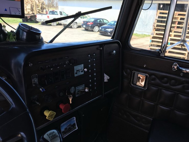 1989-peterbilt-359-image-10