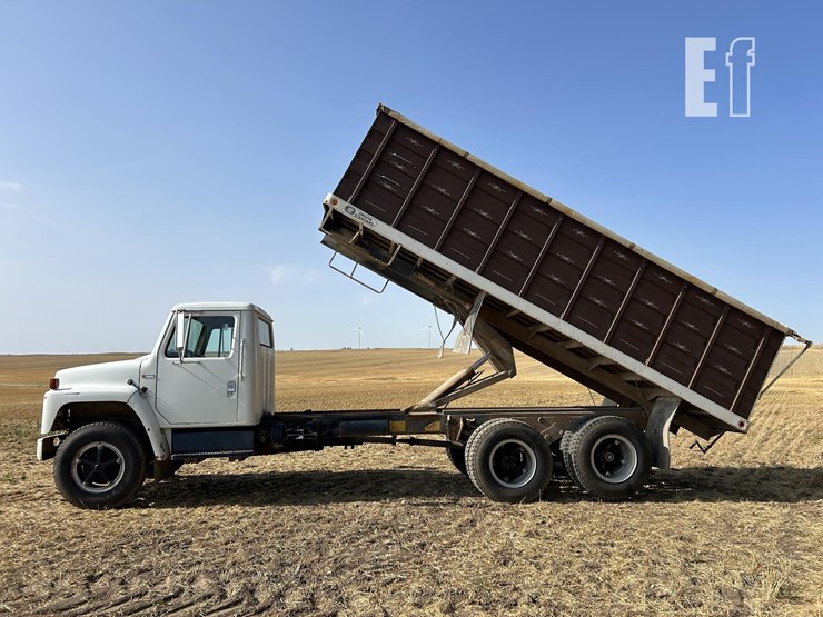 1982-international-s1700-image-35