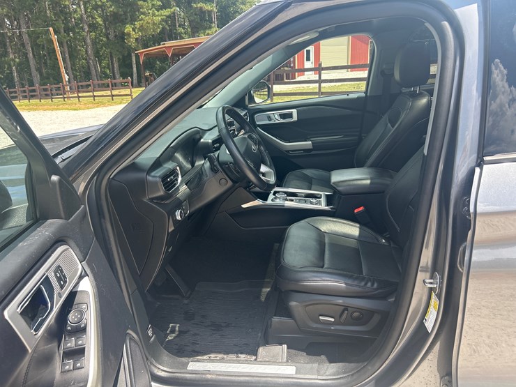 2021-ford-explorer-image-10