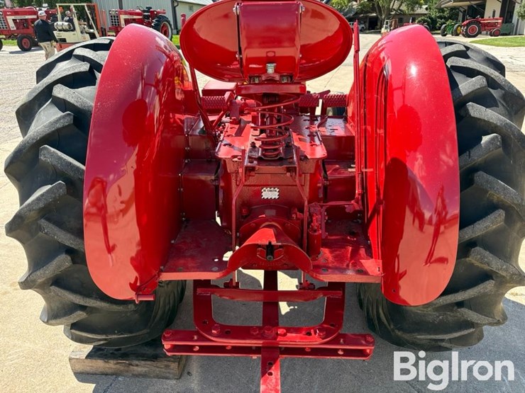 1954-ih-super-wd6-ta-2wd-tractor-image-9