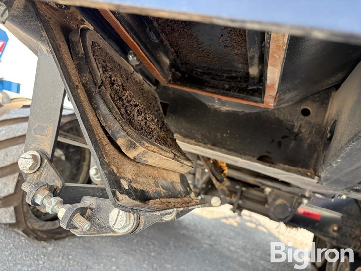 2024-kinze-1421-grain-cart-image-15