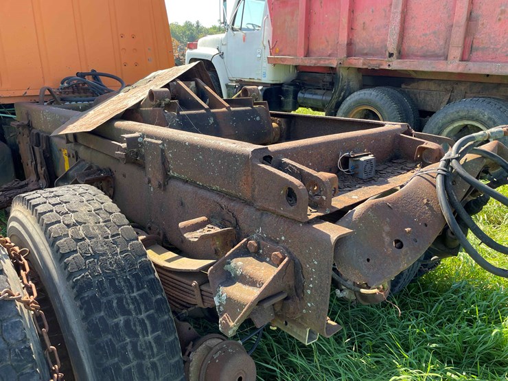 1984-ford-8000-image-19