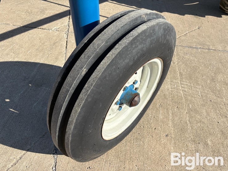 1969-ford-4000-image-9