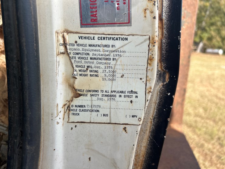 1977-ford-8000-image-23