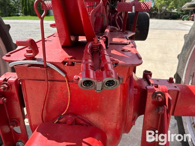 1949-ih-farmall-m-2wd-tractor-image-11