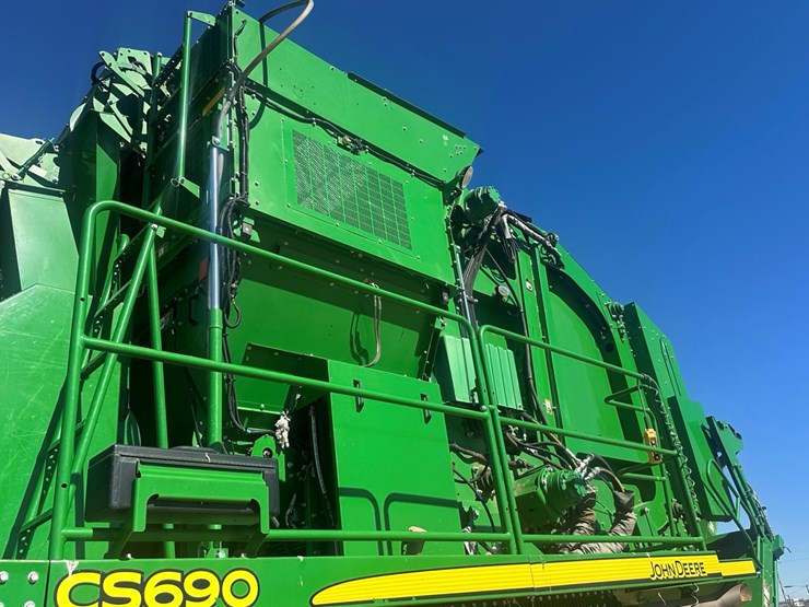 2017-john-deere-cs690-image-41