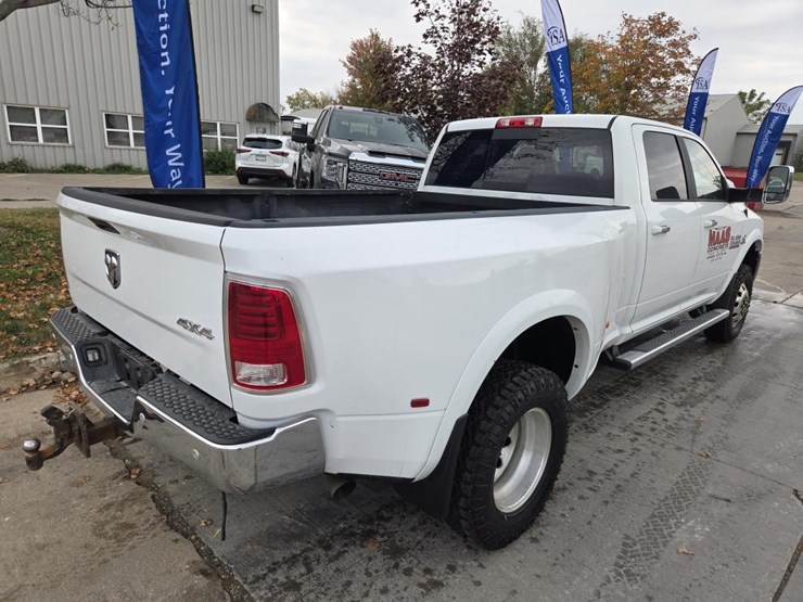 2017-dodge-ram-3500-image-5