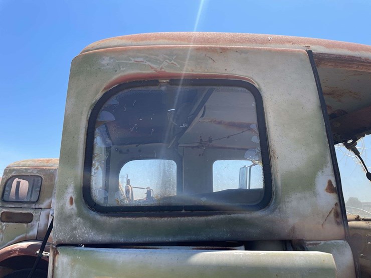 white-3000-truck-image-18