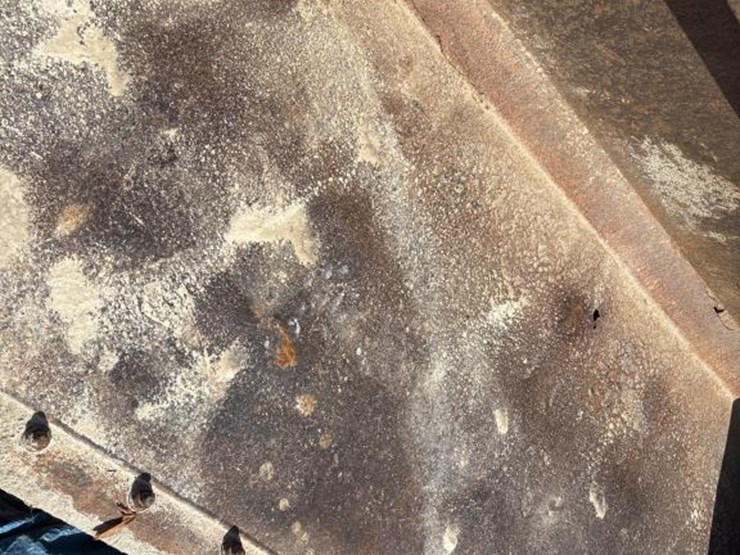 #5043-•-approx-88"-snow-bucket-image-6