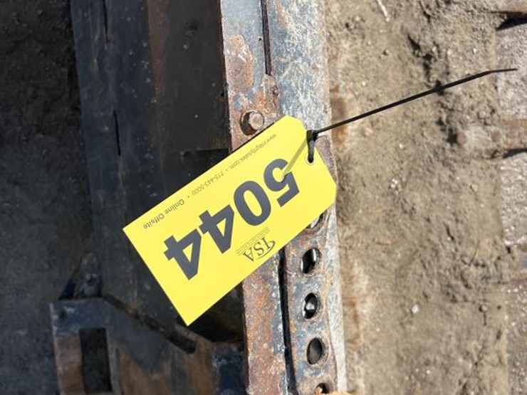 #5044-•-bobcat-3-in-1-approx-74"-bucket-image-9