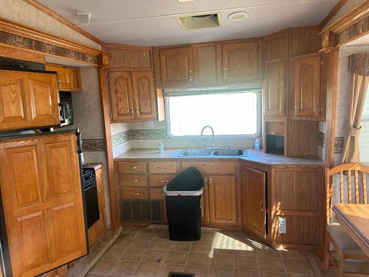 2006-forest-river-cedar-creek-30rkts-camper-image-12