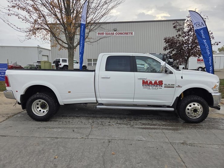 2017-dodge-ram-3500-image-6