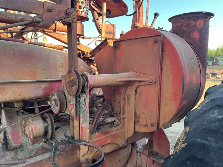 farmall-m-cotton-picker-image-15