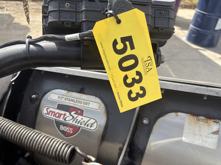 #5033-•-boss-power-v-dxt-smart-shield-truck-v-plow-image-12