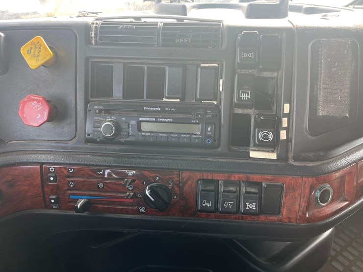 1998-volvo-semi-image-42