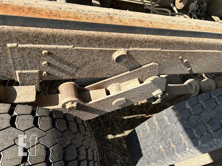 1982-international-s1700-image-32