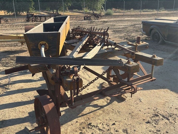 stockton-5-bottom-wooden-frame-plow-image-8