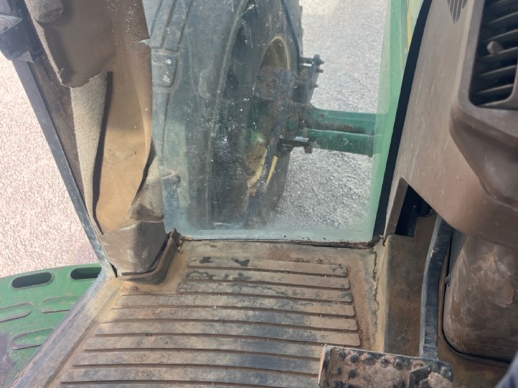 john-deere-8245r-image-8