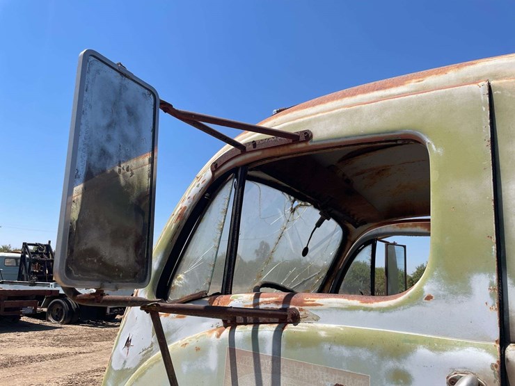 white-3000-truck-image-14