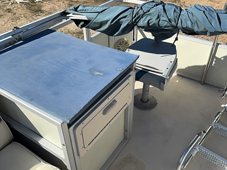 2001-22-foot-crest-pontoon-boat-with-90-horse-mercury-image-15