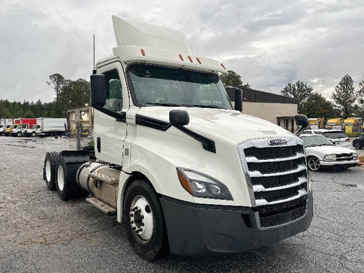 2018-freightliner-cascadia-126-image-1