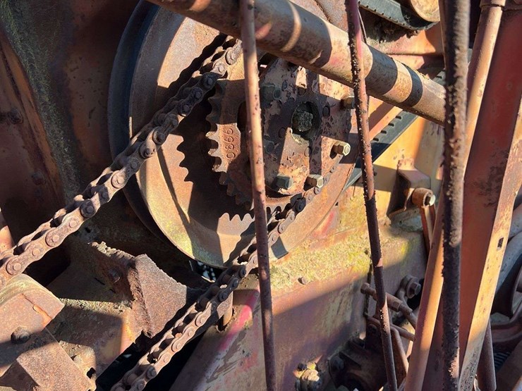 minneapolis-moline-101-harvester-image-23