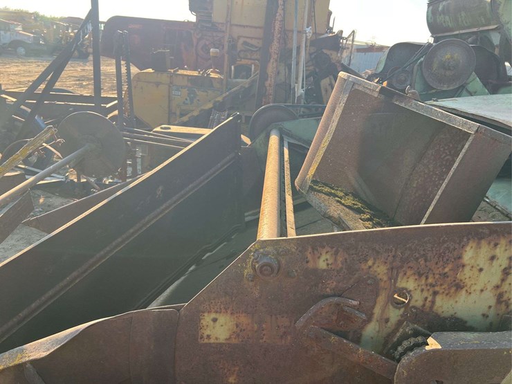 john-deere-12a-combine-image-10