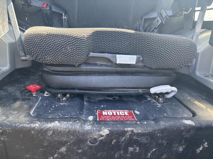 2022-bobcat-t870-image-42