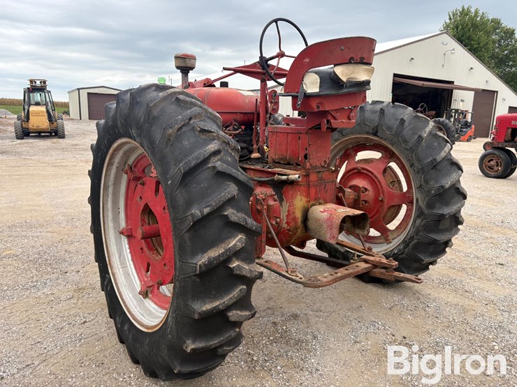 1953-ih-farmall-super-m-2wd-tractor-image-7