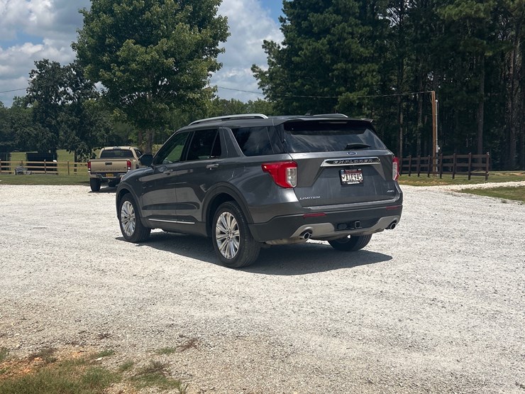 2021-ford-explorer-image-3