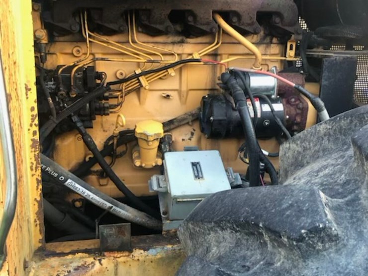 john-deere-330-image-3
