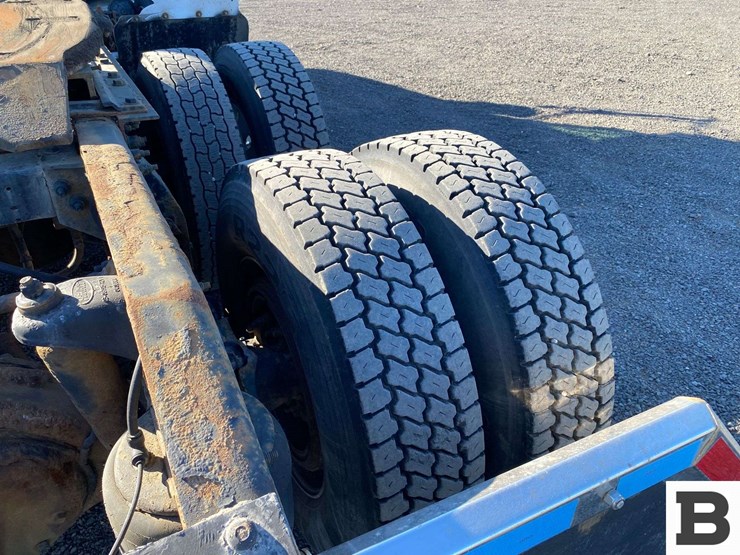 2013-peterbilt-367-image-30