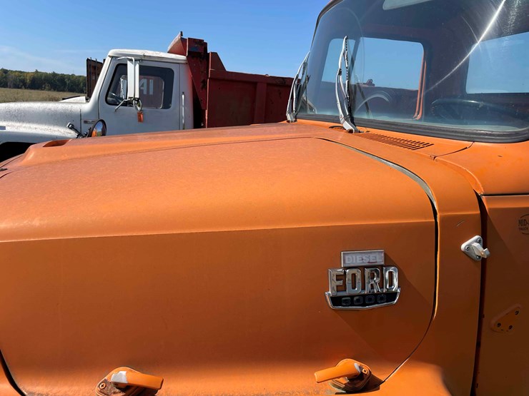 1984-ford-8000-image-50