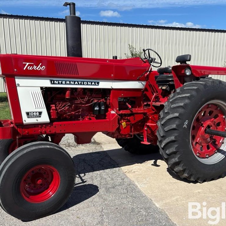 1972 INTERNATIONAL 1066