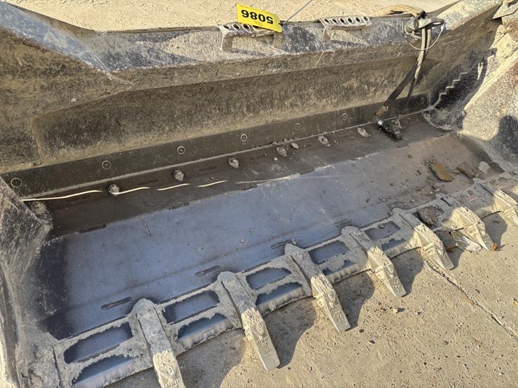 #5086-•-2021-bobcat-84"-toothed-combination-bucket-image-5