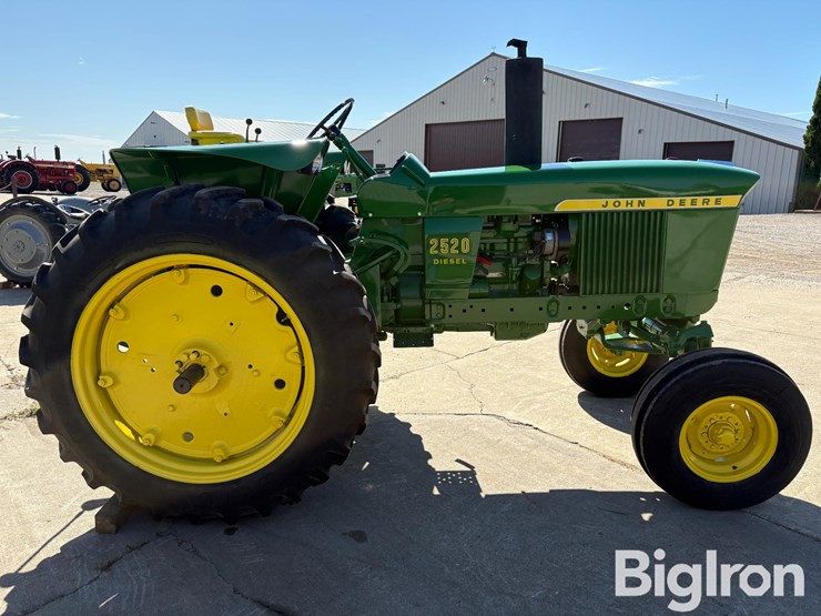 1970-john-deere-2520-image-4